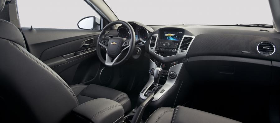 Интерьер Chevrolet Cruze Clean Turbo Diesel 2013 года  (фото 1 из 13)